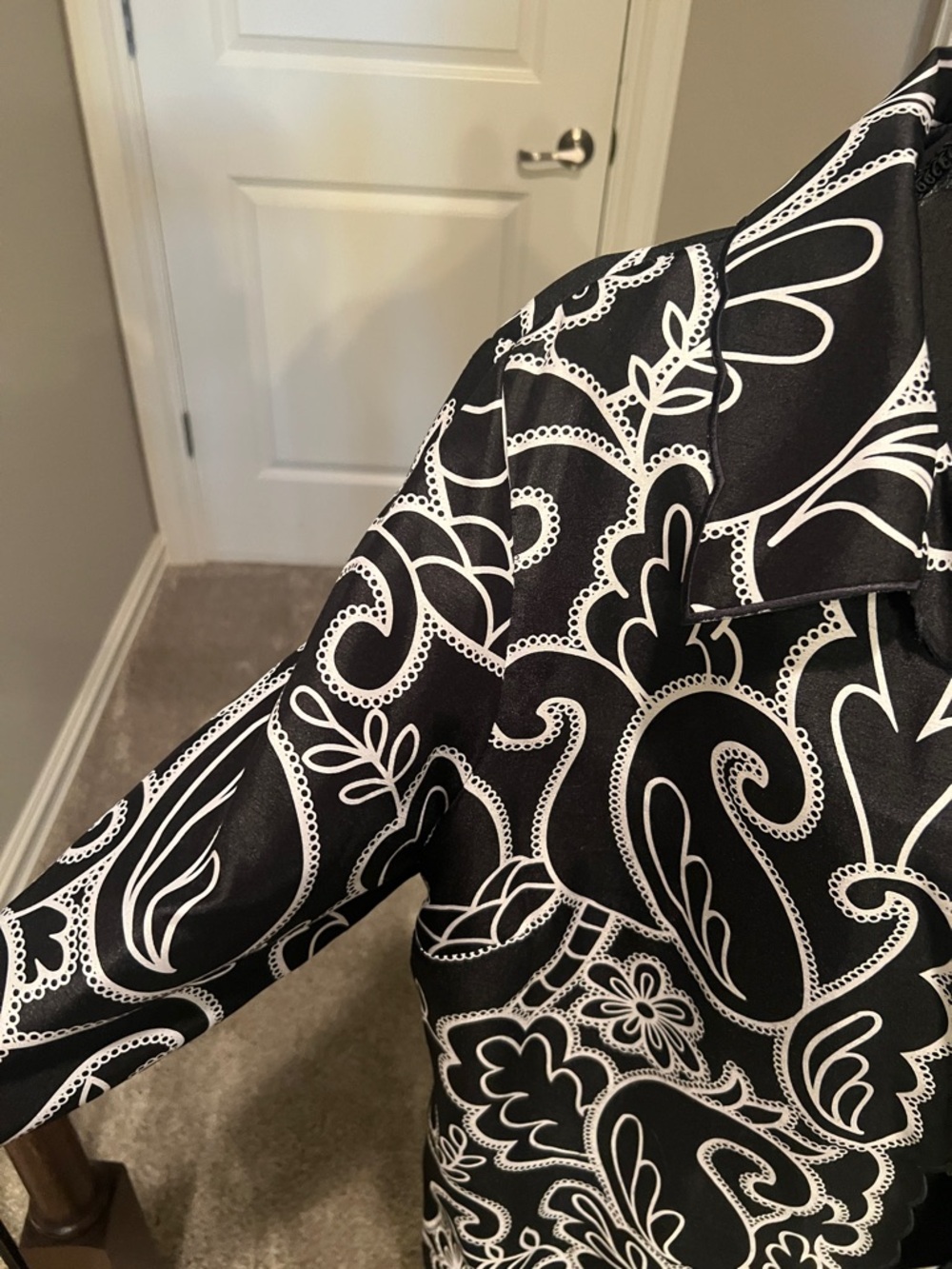 TanJay Black & White Scalloped Floral-Scroll Blazer - Picture 5 of 9